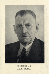 104951 Portret van J.H. Hartog, geboren 1885, leraar aan 's Rijks veeartsenijschool (1911-1918), hoogleraar aan de ...